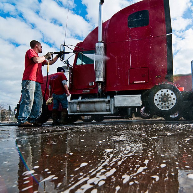 6 Bước rửa xe tải tại nhà nhanh và sạch nhất