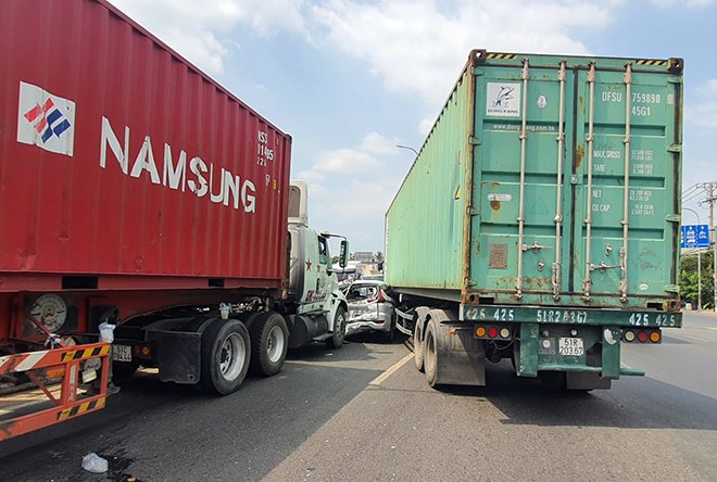 Tác hại của xe container chở hàng quá tải