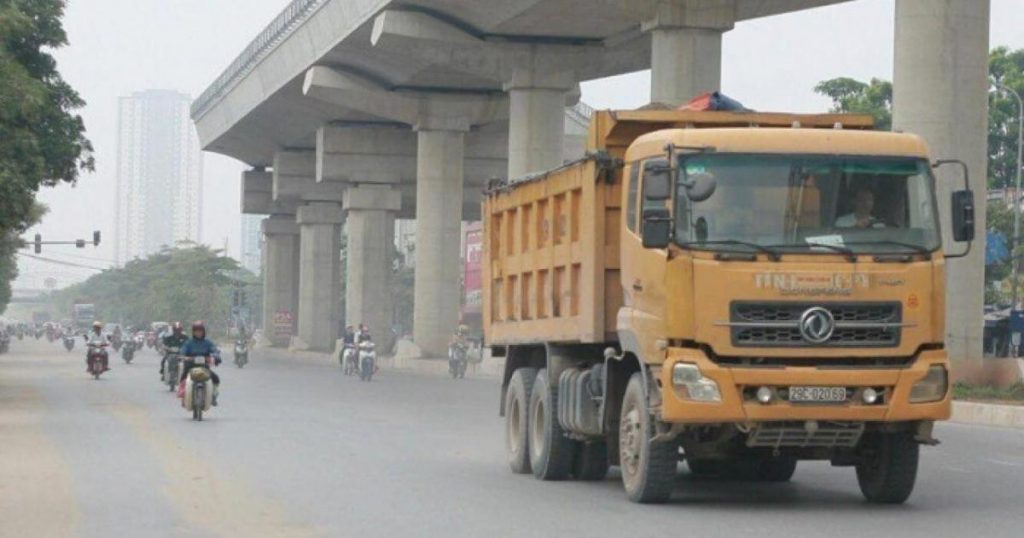 Bụi mịn PM2.5 làm hỏng lớp sơn ngoại thất xe tải, xe công
