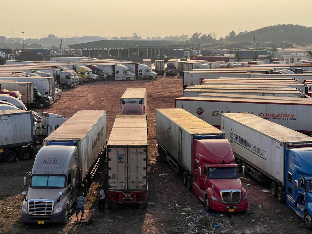 Môi trường làm việc của nghề lái xe container ra sao?