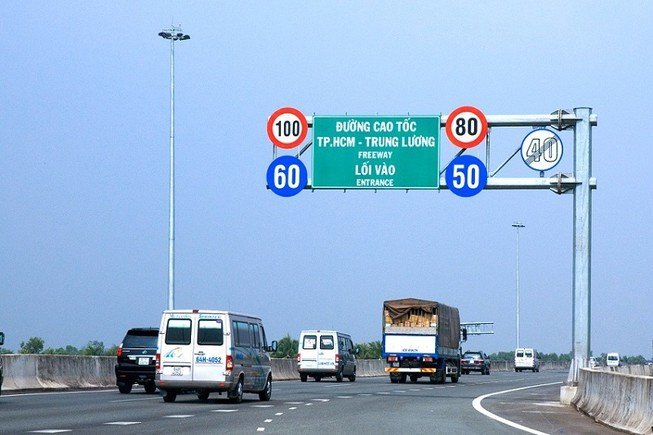 Tốc độ của các loại xe cơ giới, xe máy chuyên dùng trên đường cao tốc.