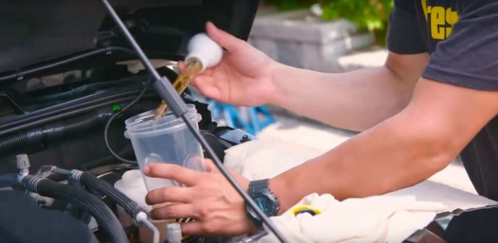 Thay dầu phanh xe tải