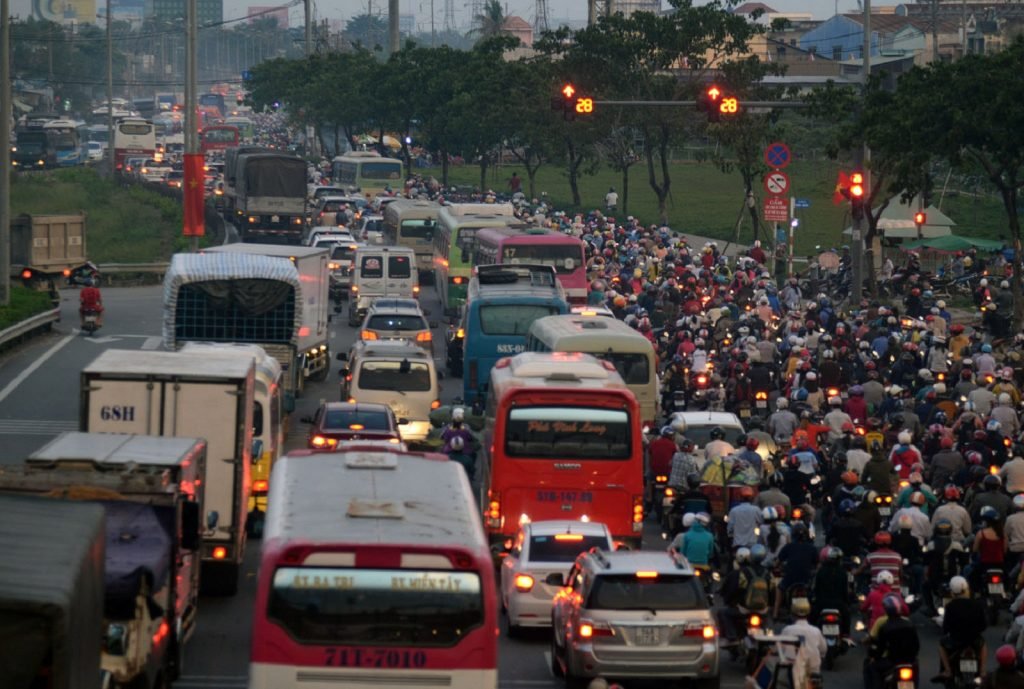 Chú ý các biển báo giao thông khi lái xe trong thành phố