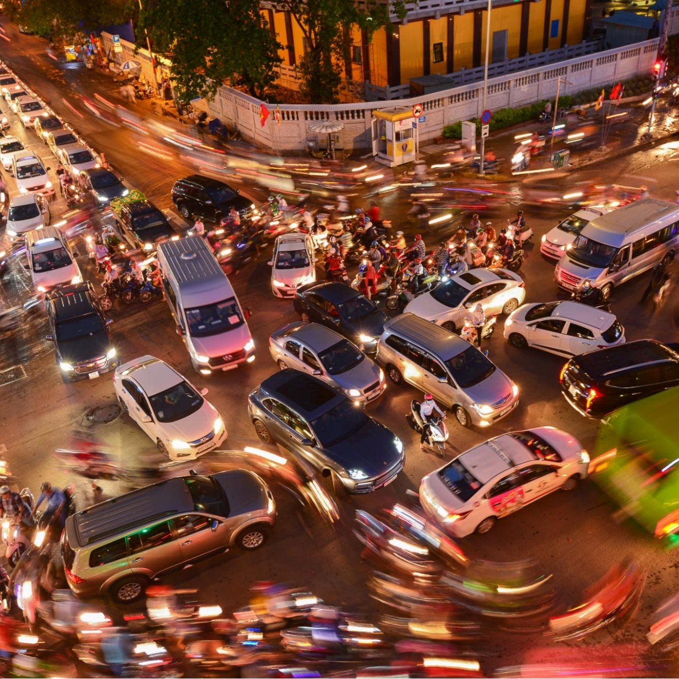 Top 10 kinh nghiệm và kỹ năng lái xe tải an toàn trong thành phố