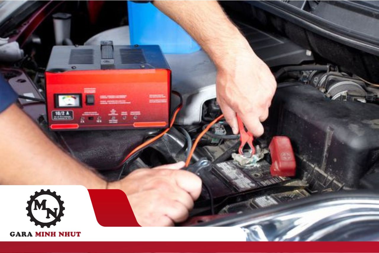 Bí quyết khởi động xe hết bình giữa đường