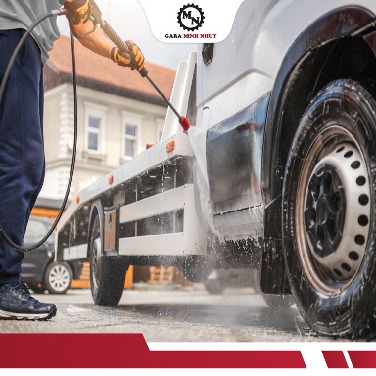 Rửa xe tải, thay nhớt, bơm mỡ