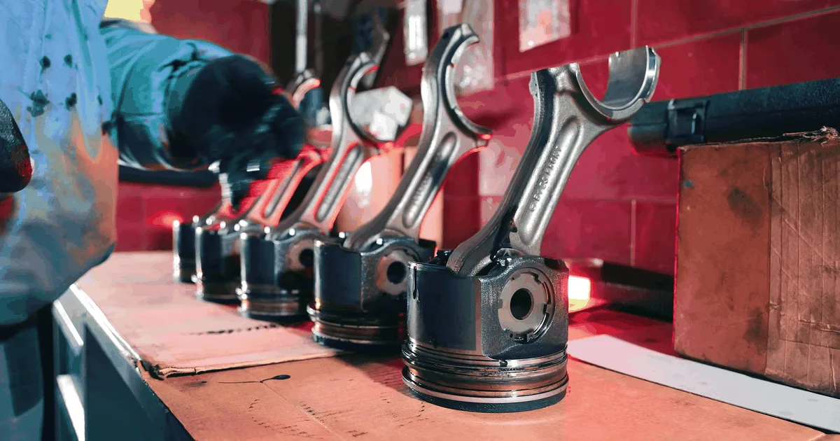 Piston và tay biên động cơ xe tải